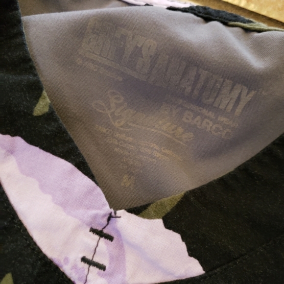 Grey's Anatomy signature top size medium - Picture 2 of 3